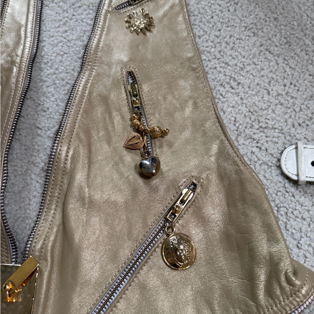 Gold Leather vest with belt buckle - Picture 3 of 6
